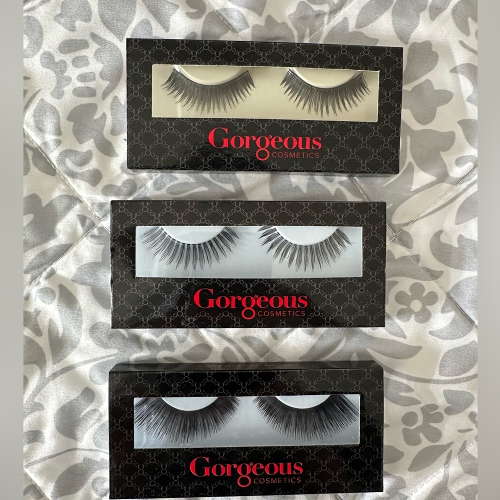 Gorgeous madam false lashes.